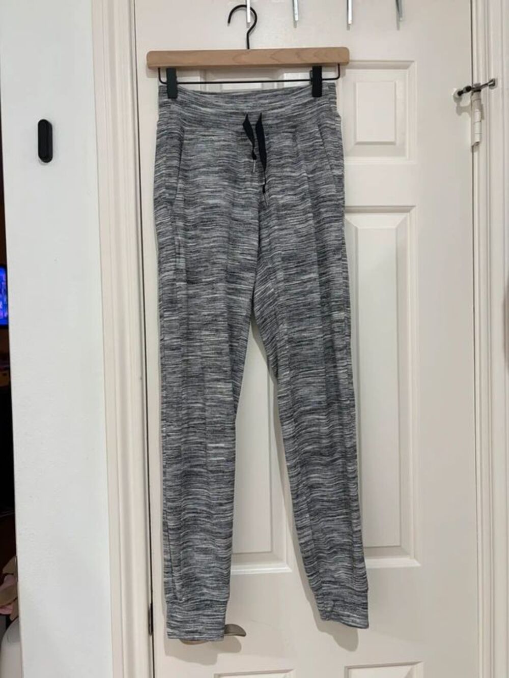 Lululemon Athletica Gray Striped Joggers with Drawstring size 2
